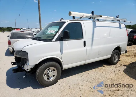 2023 Chevrolet Express G2500 из США, поврежденный, VIN 1GCWGAFP6P1102326